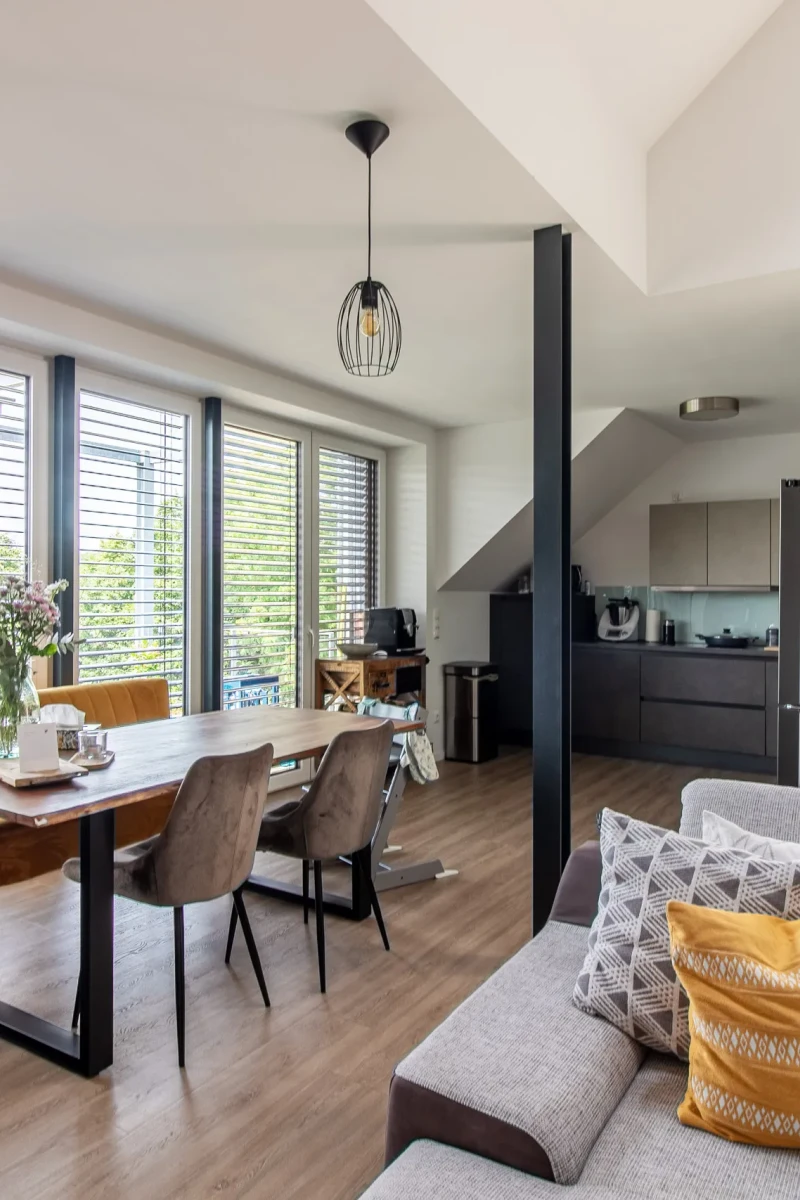 Kernsanierung / Innenausbau des alten Raiffeisen-Marktes in 4-Parteien Mehrfamilienhaus und 3 Gewerbeeinheiten in Wesel Bislich